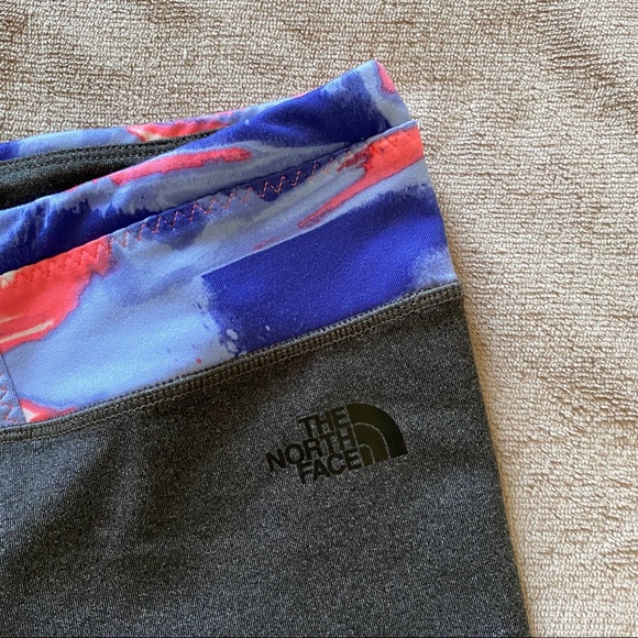 North Face Cropped Workout Pants - Picture 3 of 4
